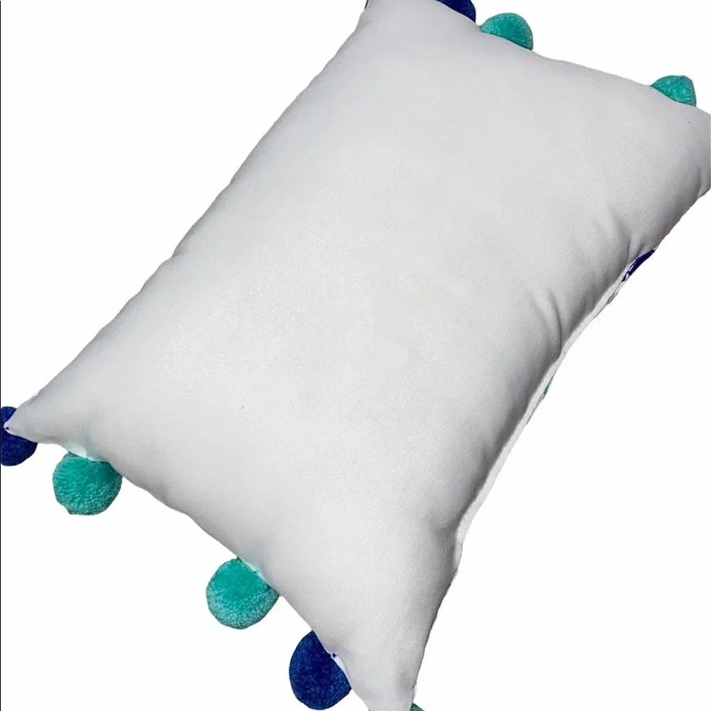 Oblong beachy throw pillow